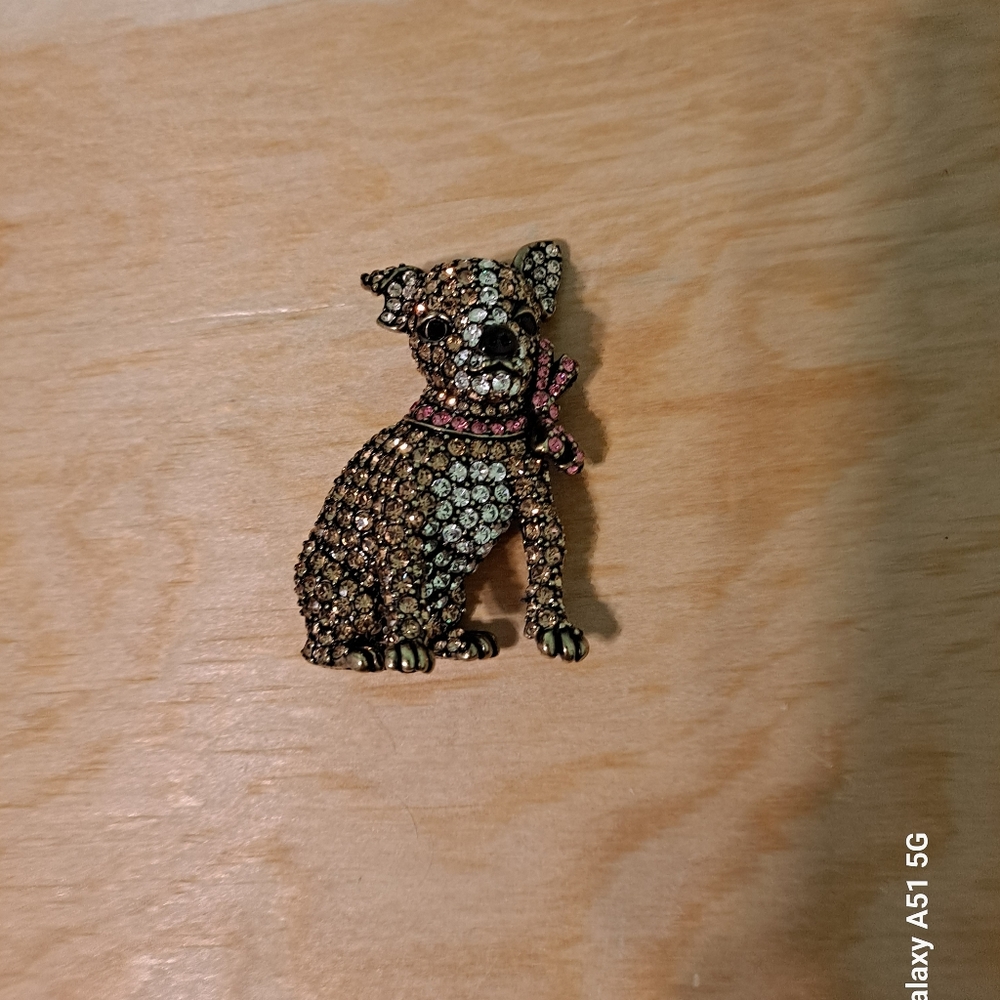 COLLECTIBLE ANTIQUE Chihuahua Brooch